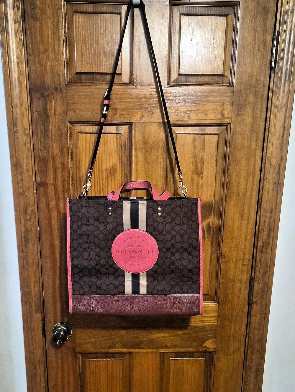 Coach Dempsy Tote 40 in Signature Canvas with Stripe and Coach Badge Signature